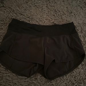 Low rise lululemon hotty hot shorts